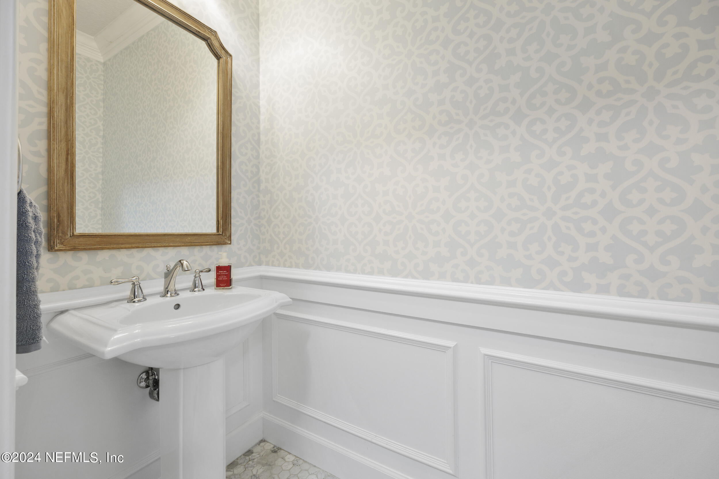 1412 S BURGANDY Trail