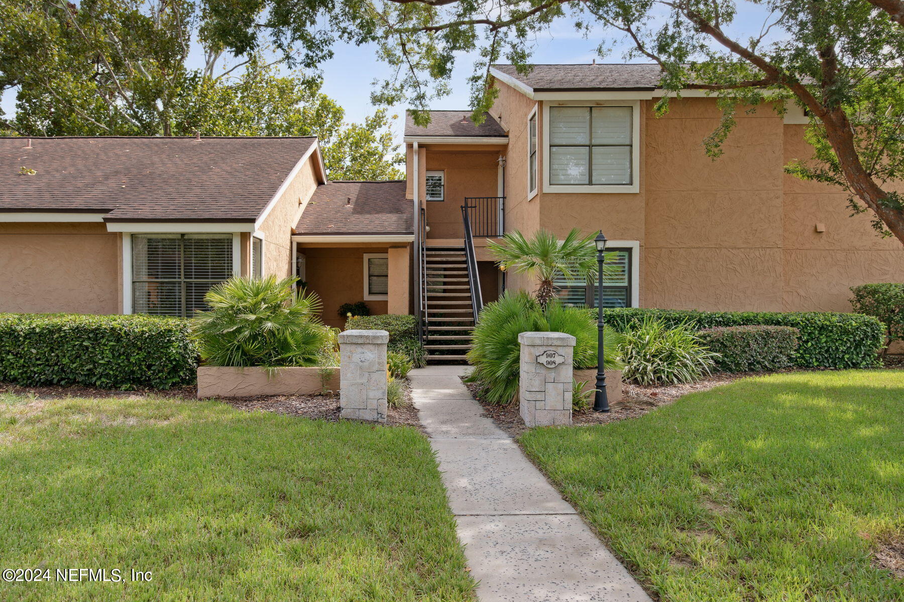 909 SHORELINE Circle