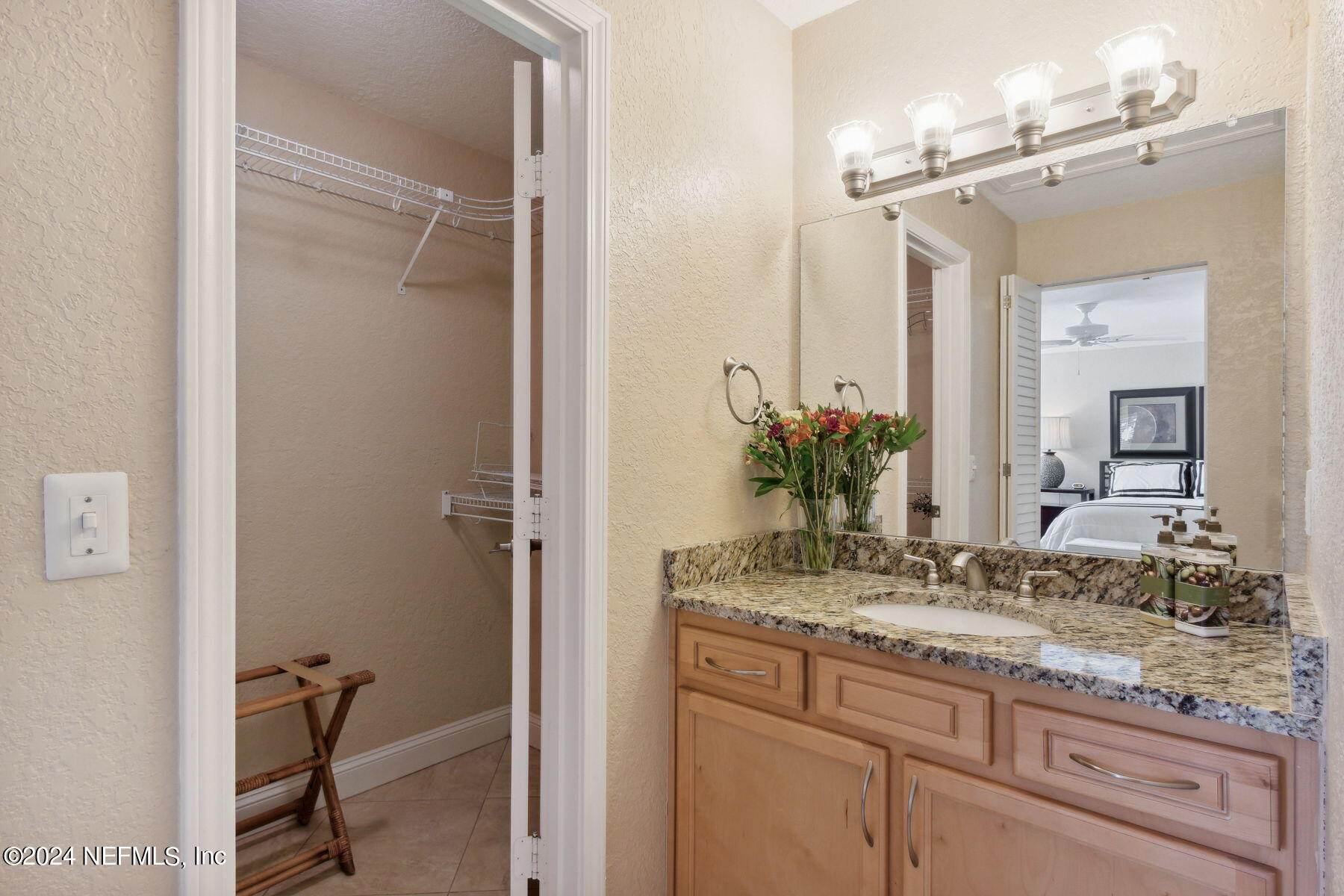 909 SHORELINE Circle