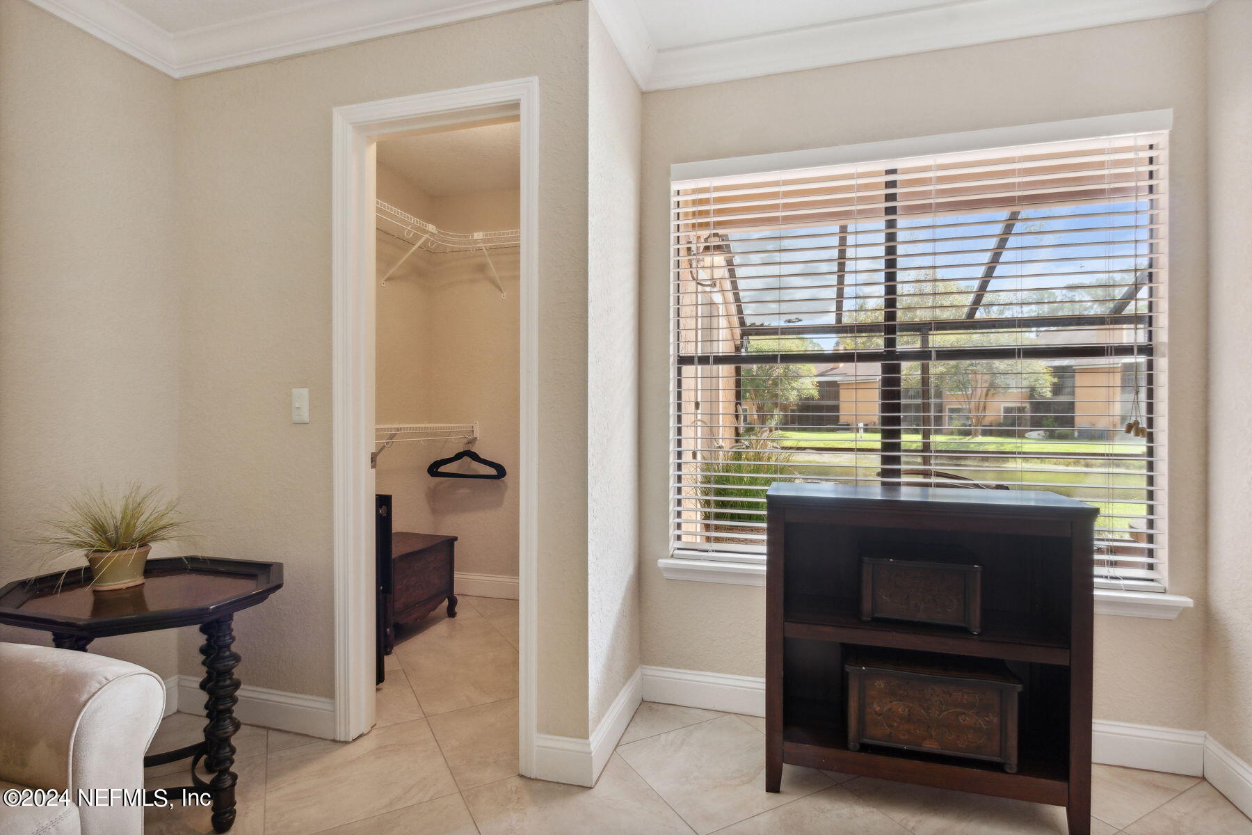 909 SHORELINE Circle