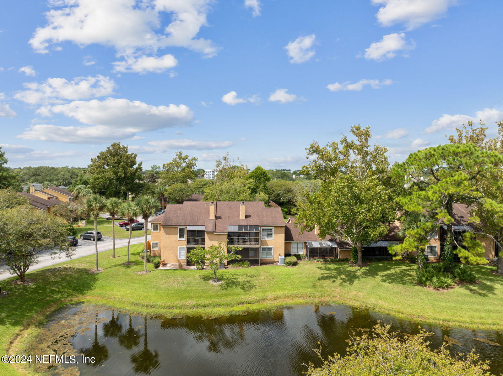 909 SHORELINE Circle
