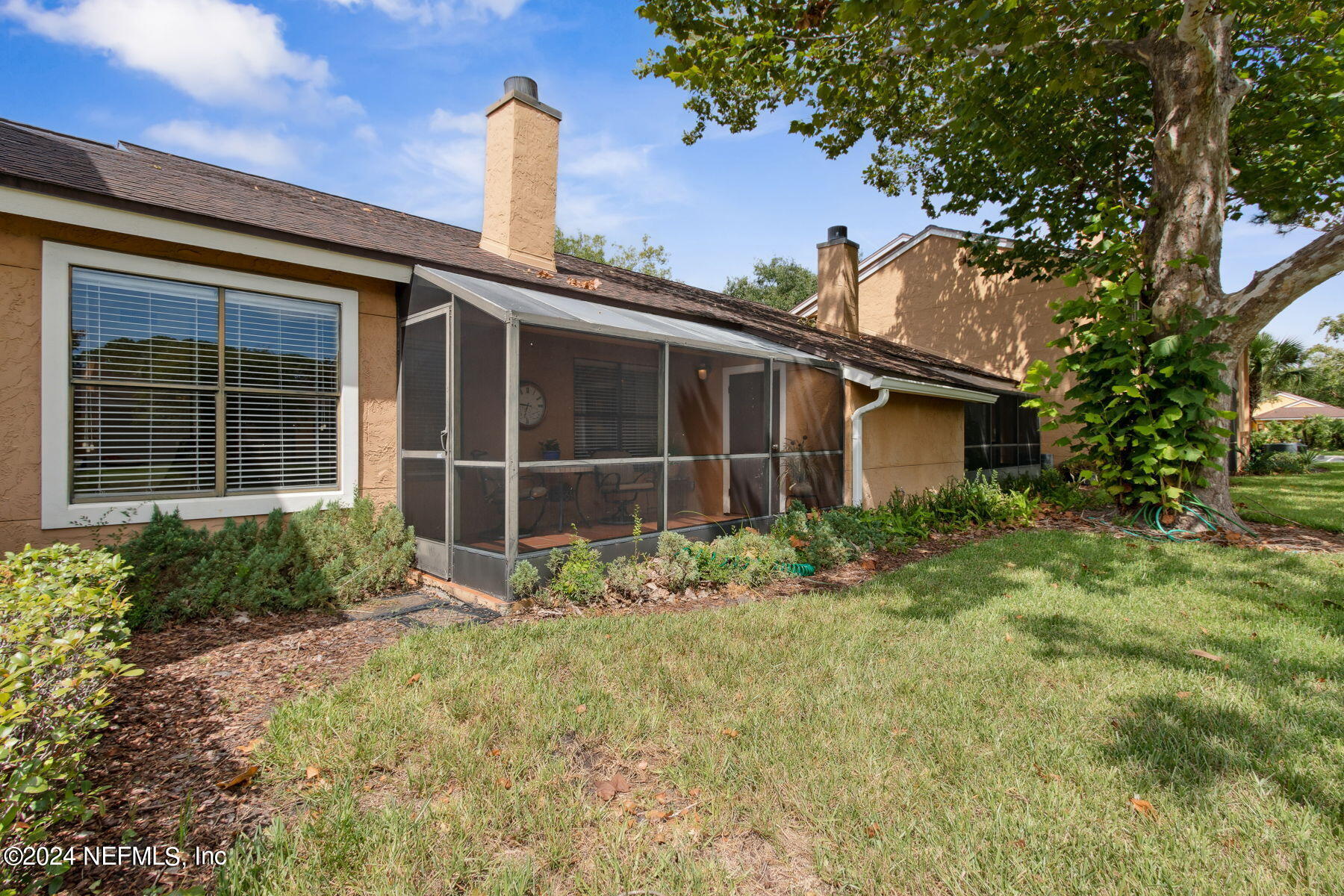 909 SHORELINE Circle