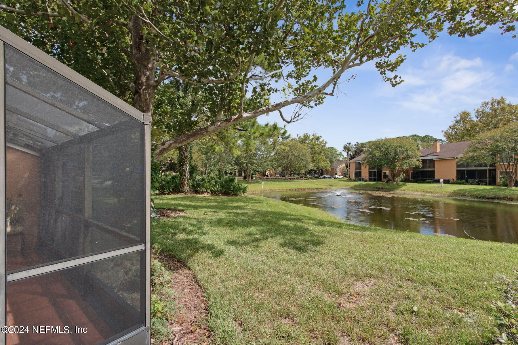 909 SHORELINE Circle