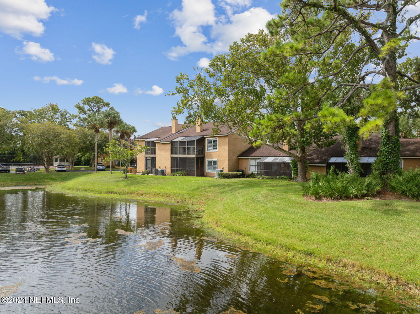 909 SHORELINE Circle