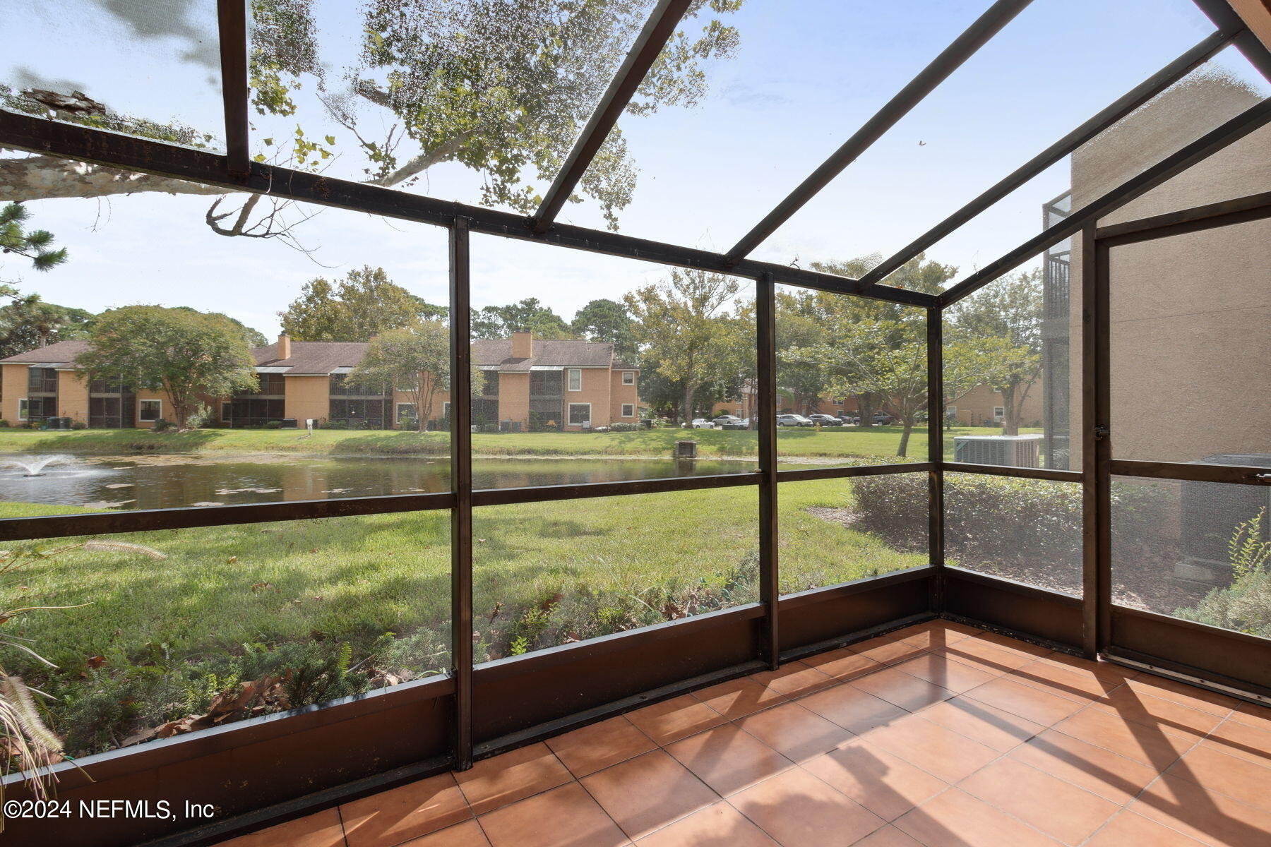 909 SHORELINE Circle