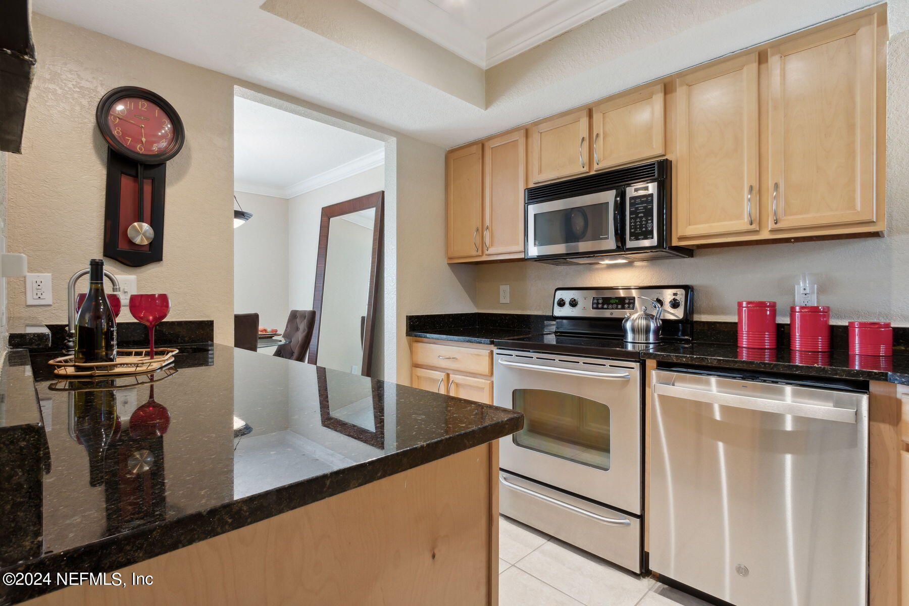 909 SHORELINE Circle