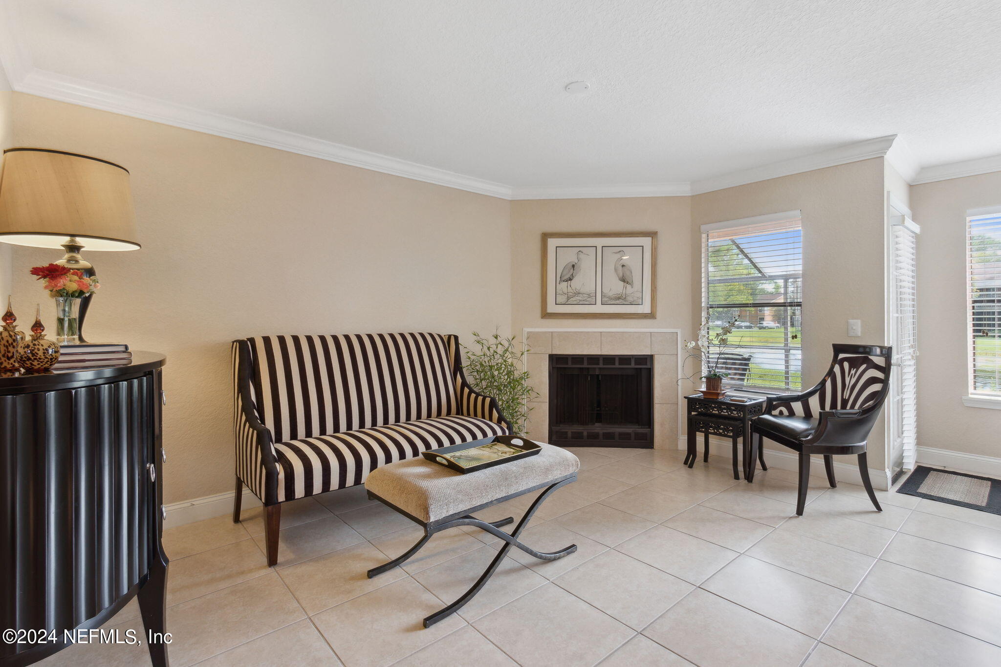 909 SHORELINE Circle