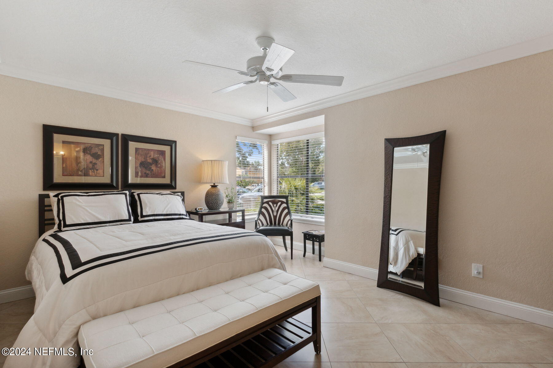 909 SHORELINE Circle