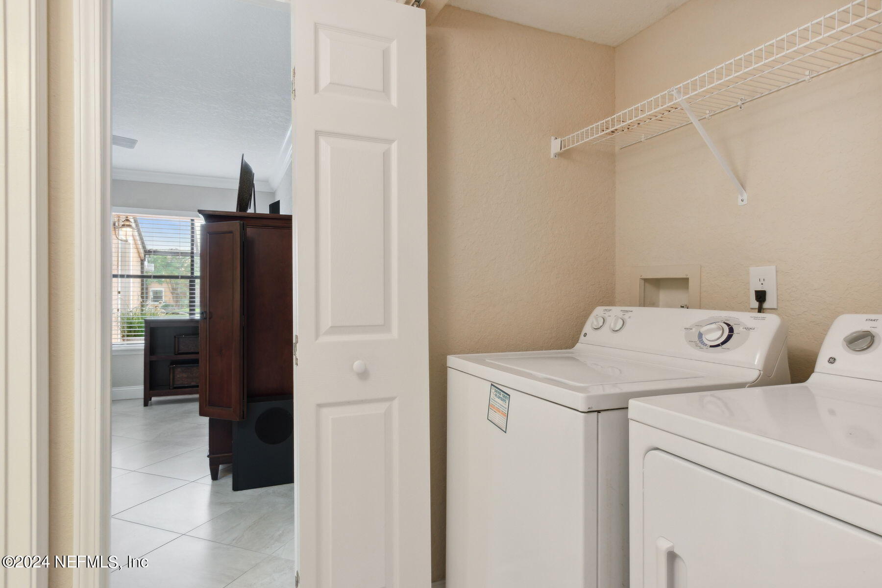 909 SHORELINE Circle