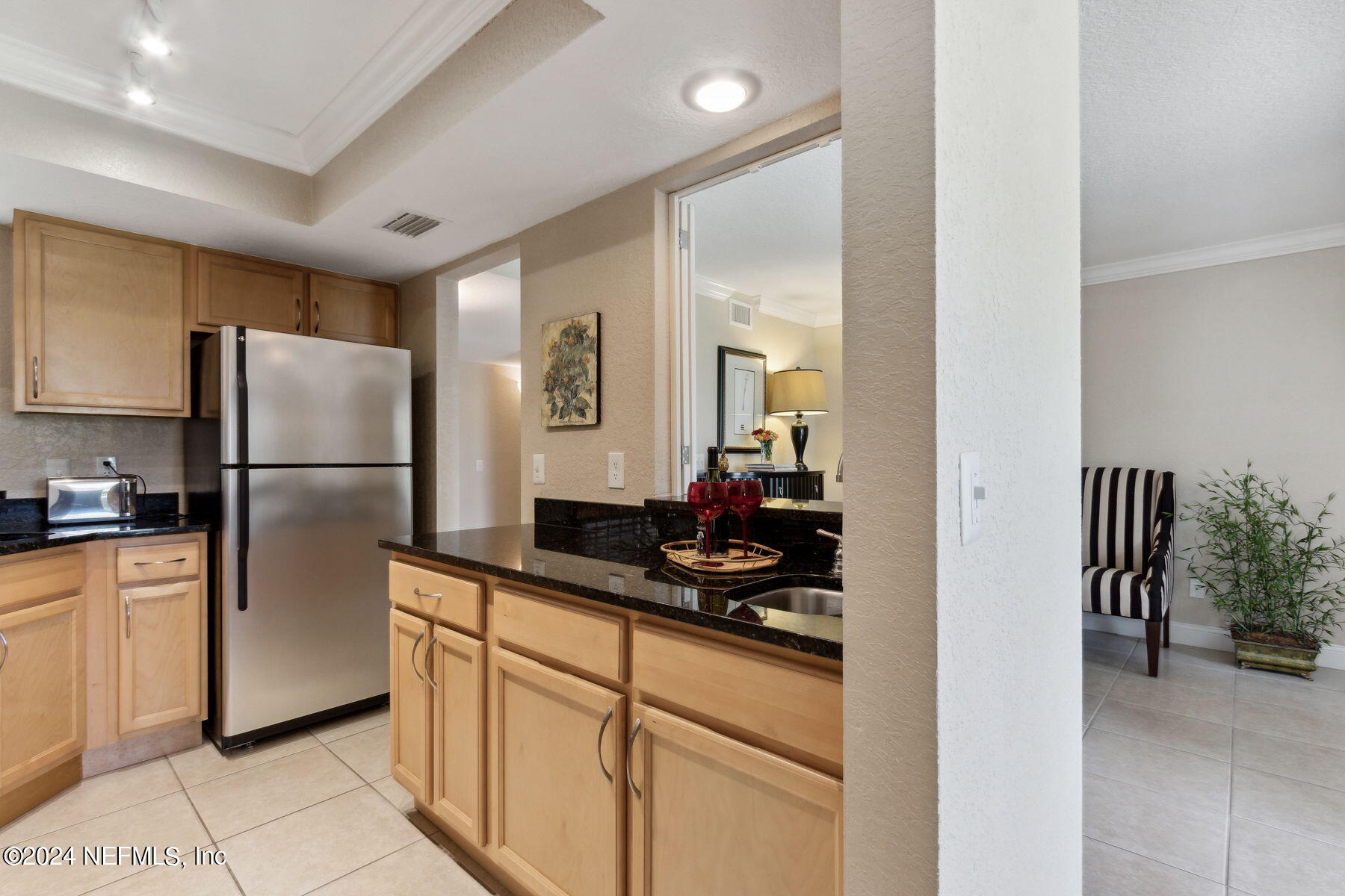 909 SHORELINE Circle