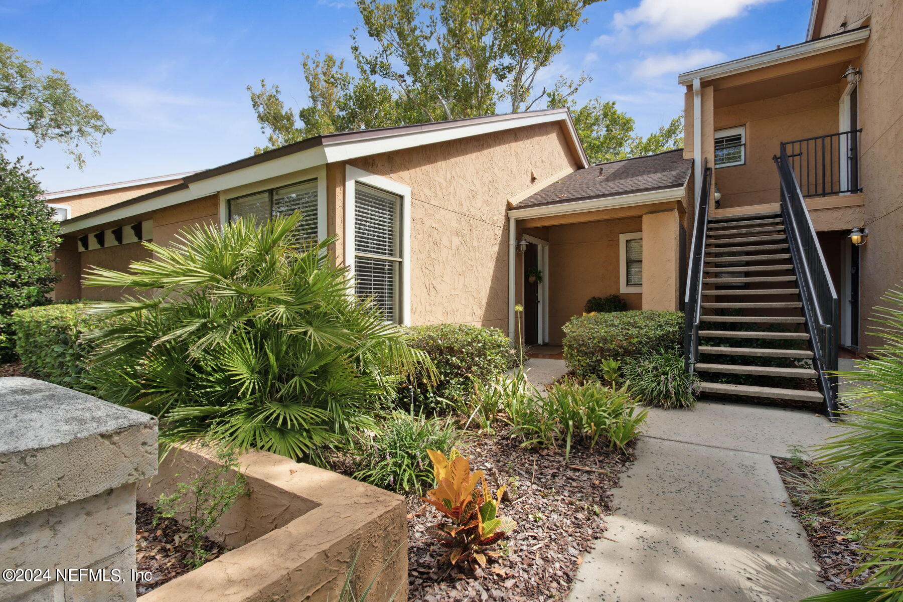 909 SHORELINE Circle