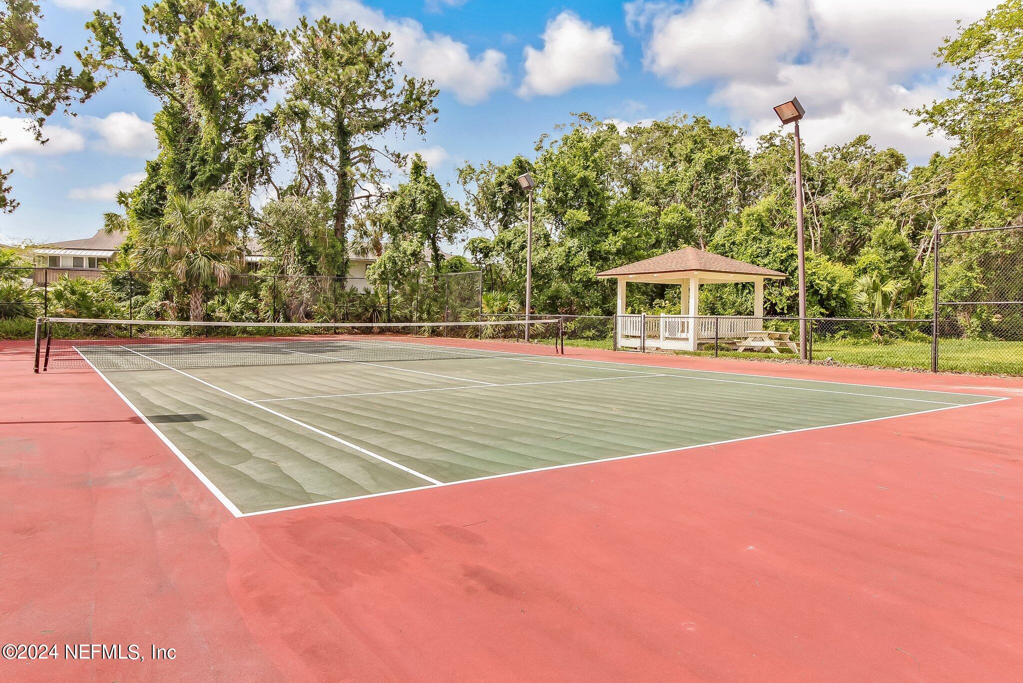 909 SHORELINE Circle