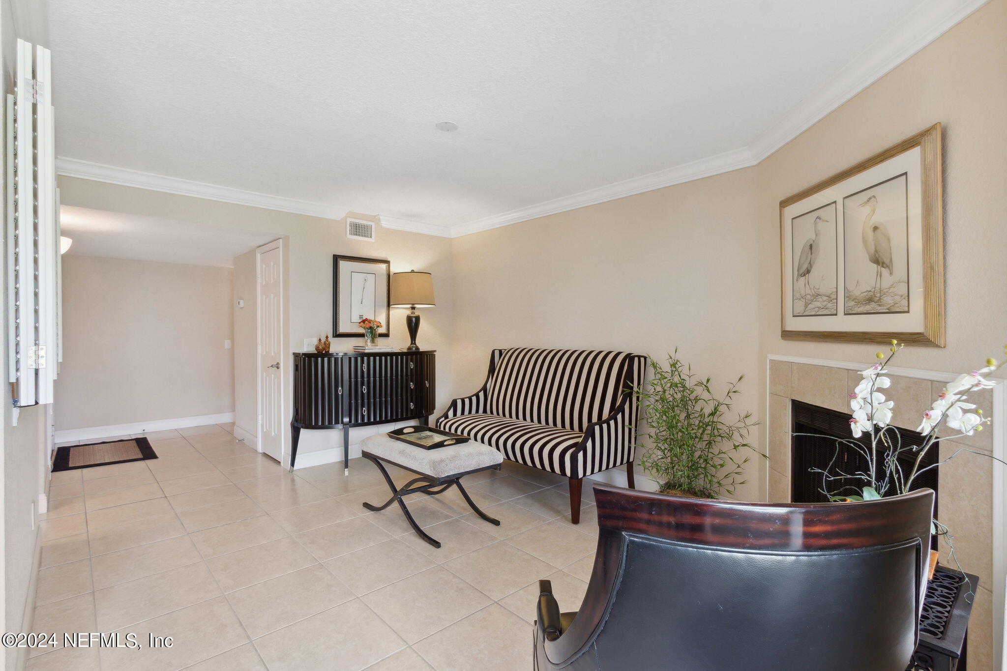 909 SHORELINE Circle