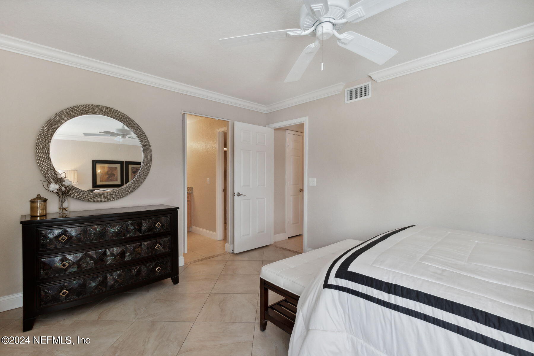 909 SHORELINE Circle