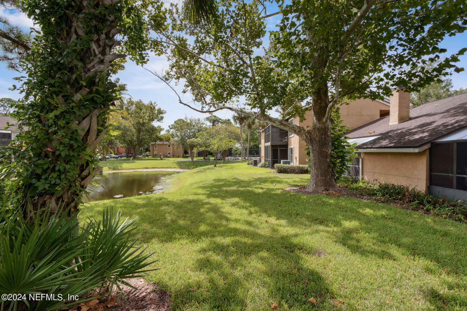 909 SHORELINE Circle