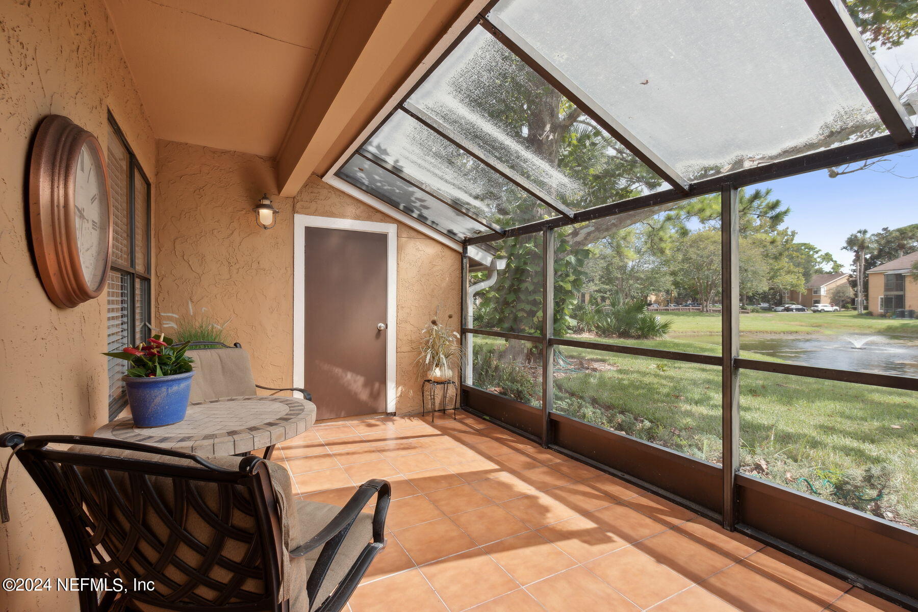 909 SHORELINE Circle