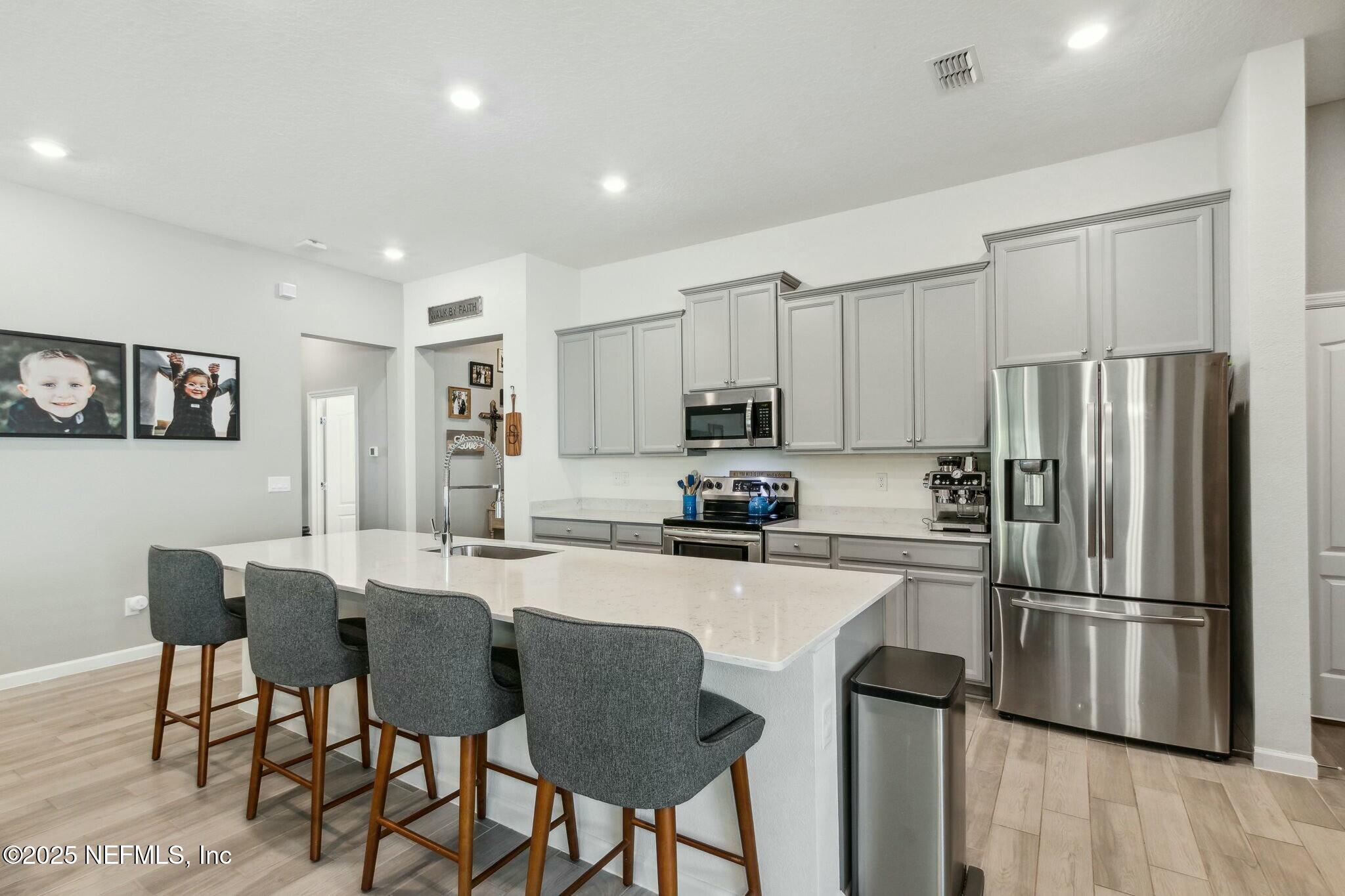 85202 FALL RIVER Parkway