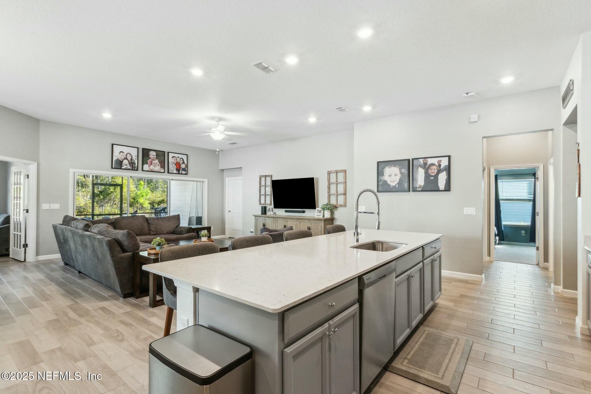 85202 FALL RIVER Parkway