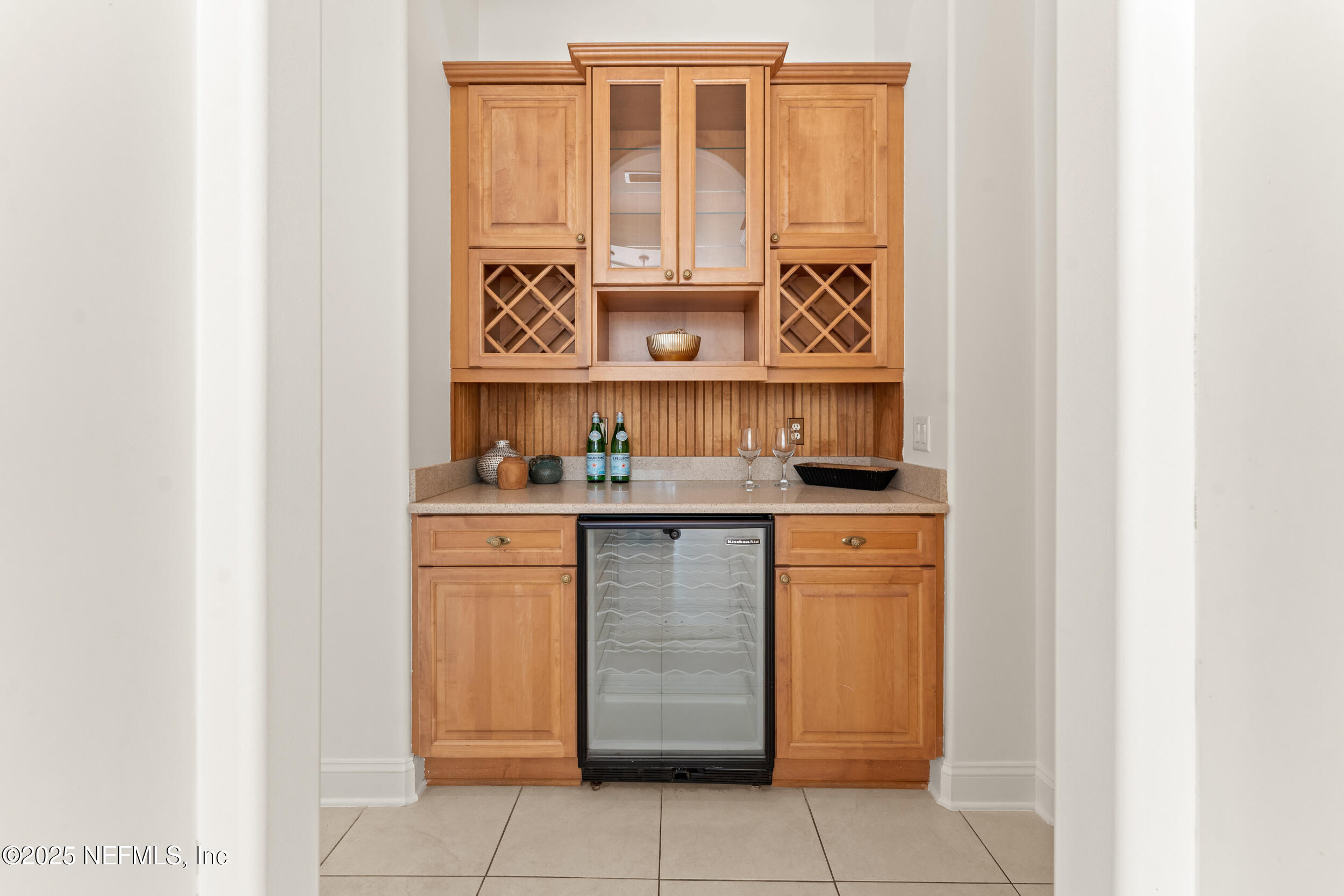 425 CLEARWATER Drive