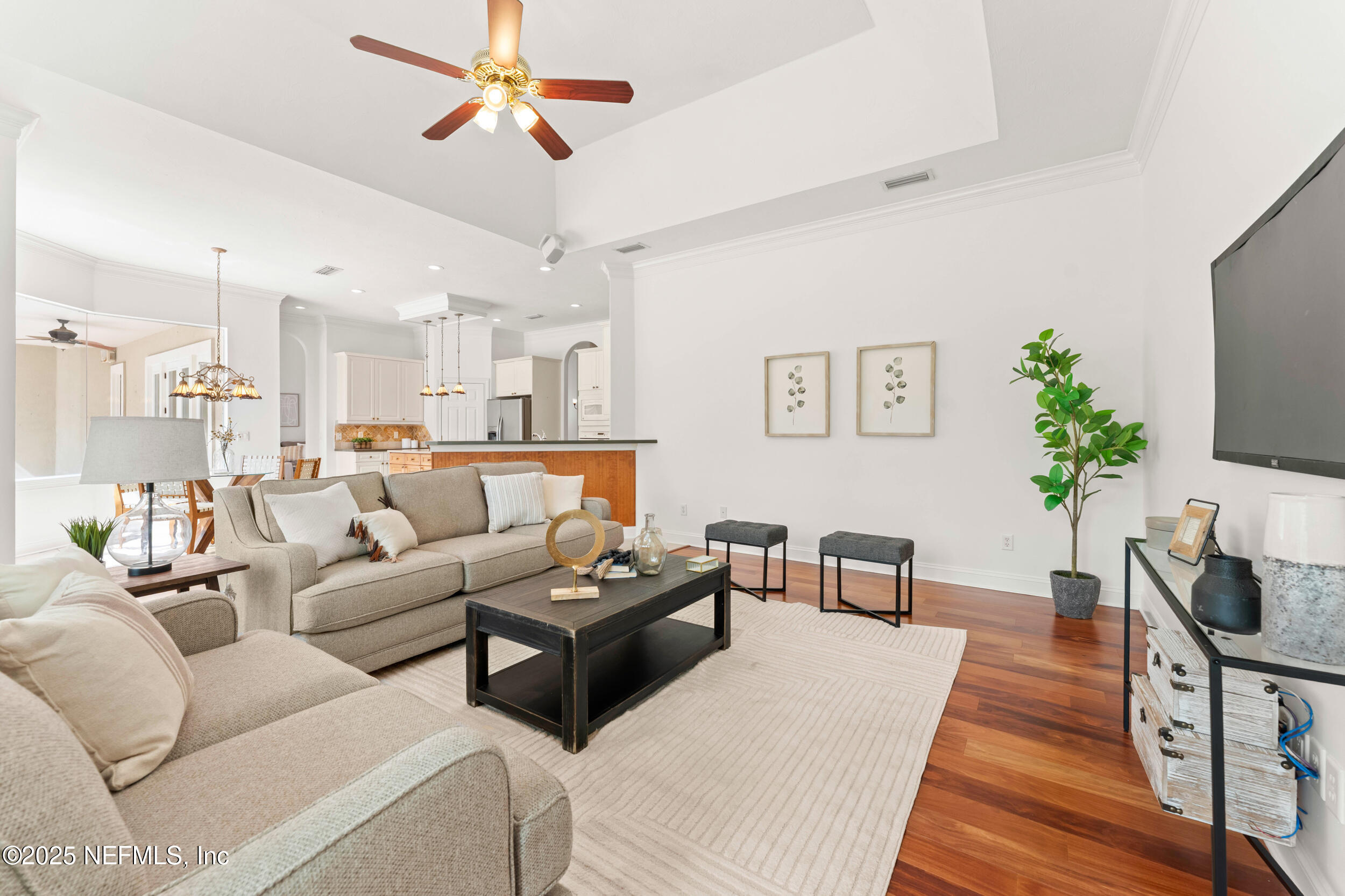 425 CLEARWATER Drive