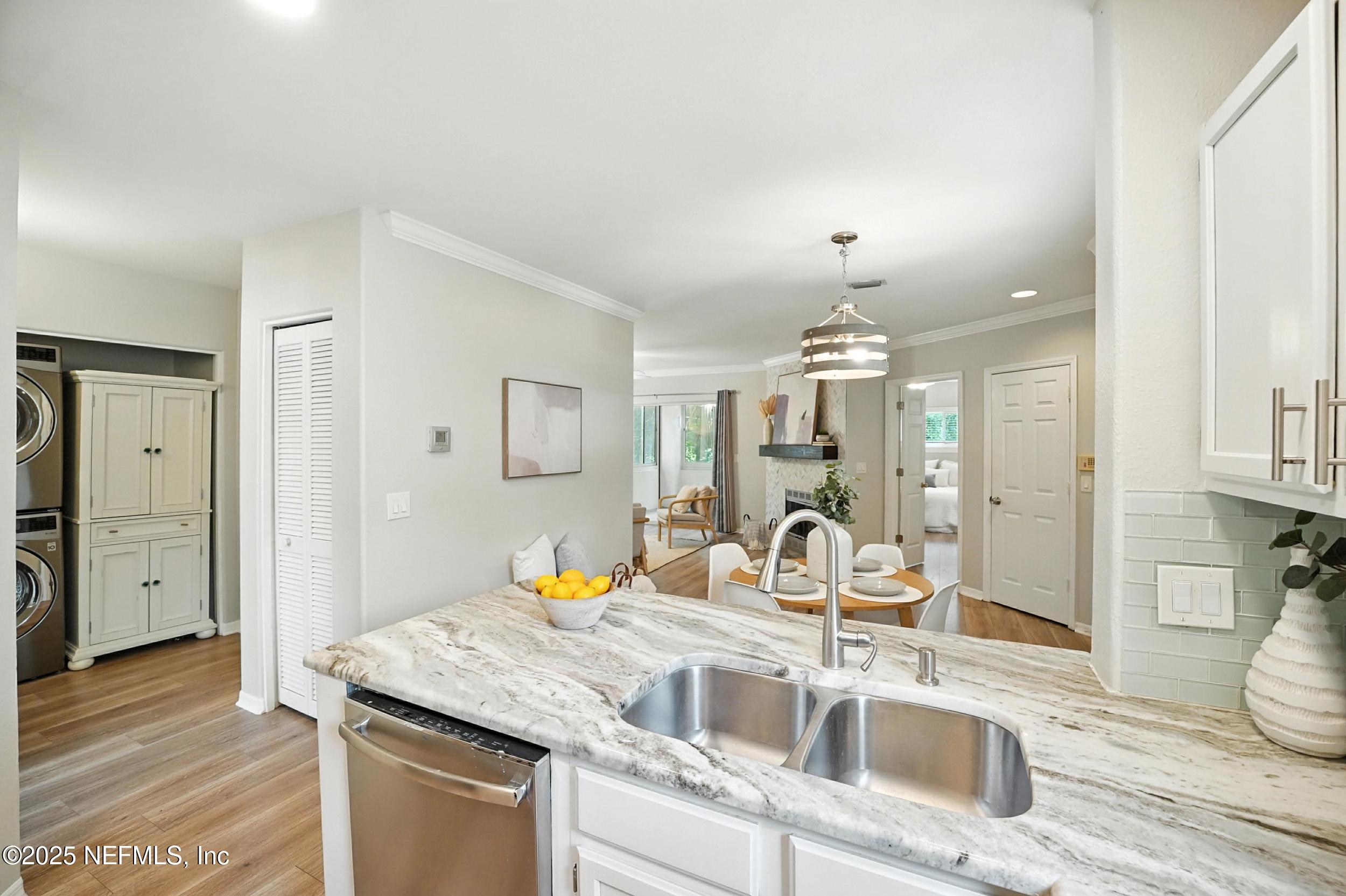 1800 THE GREENS Way, 603