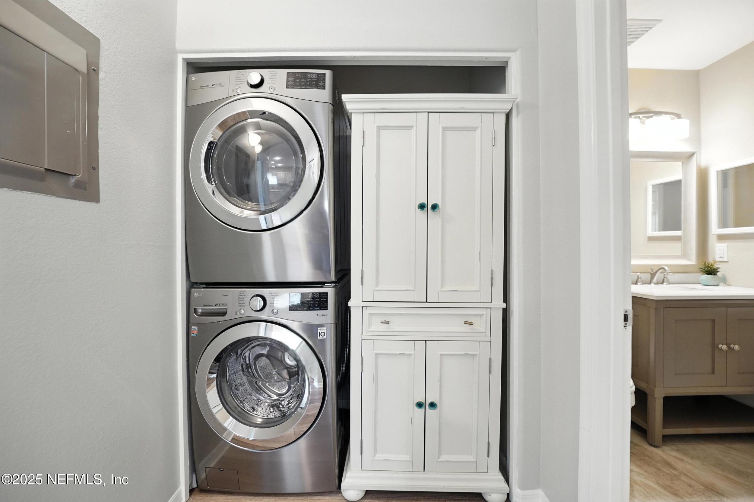 1800 THE GREENS Way, 603