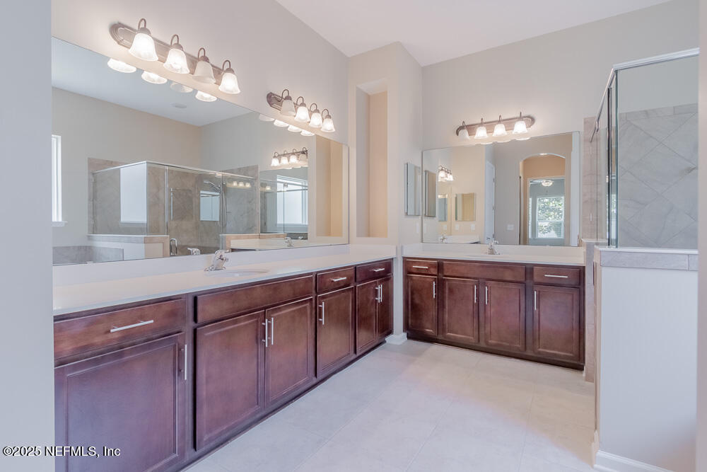 3560 CROSSVIEW Drive