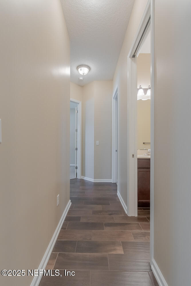 3560 CROSSVIEW Drive