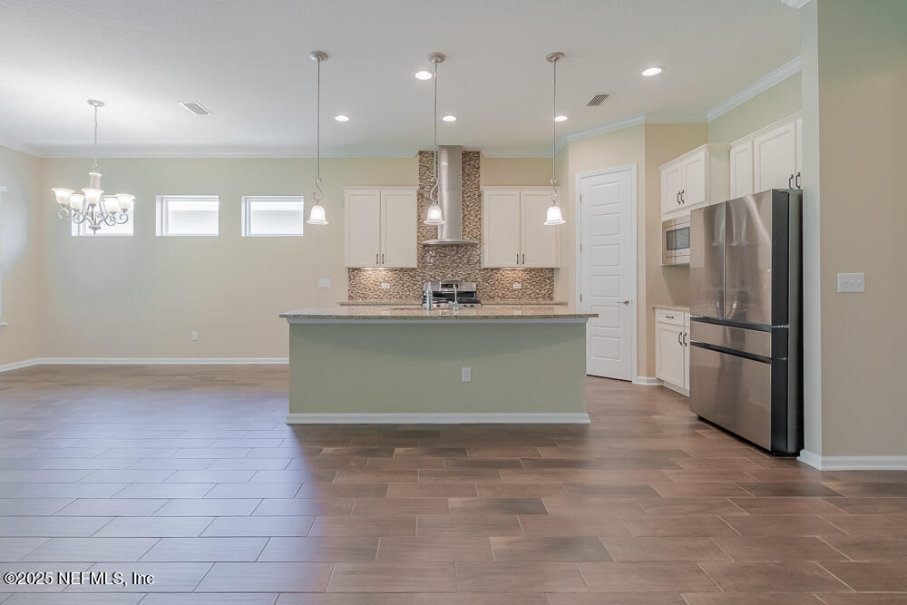 3560 CROSSVIEW Drive