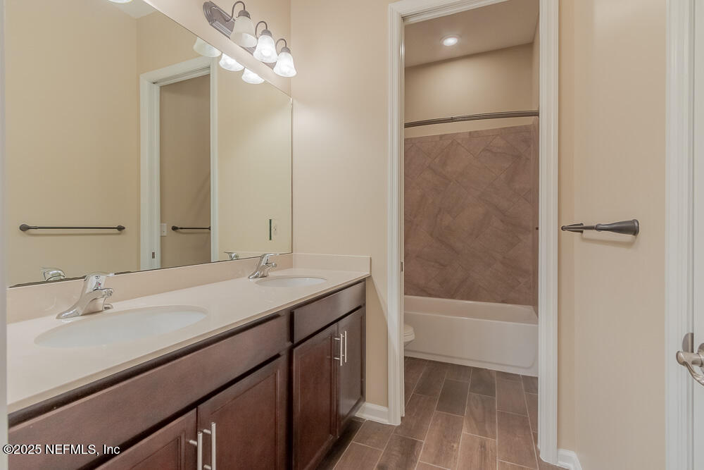 3560 CROSSVIEW Drive