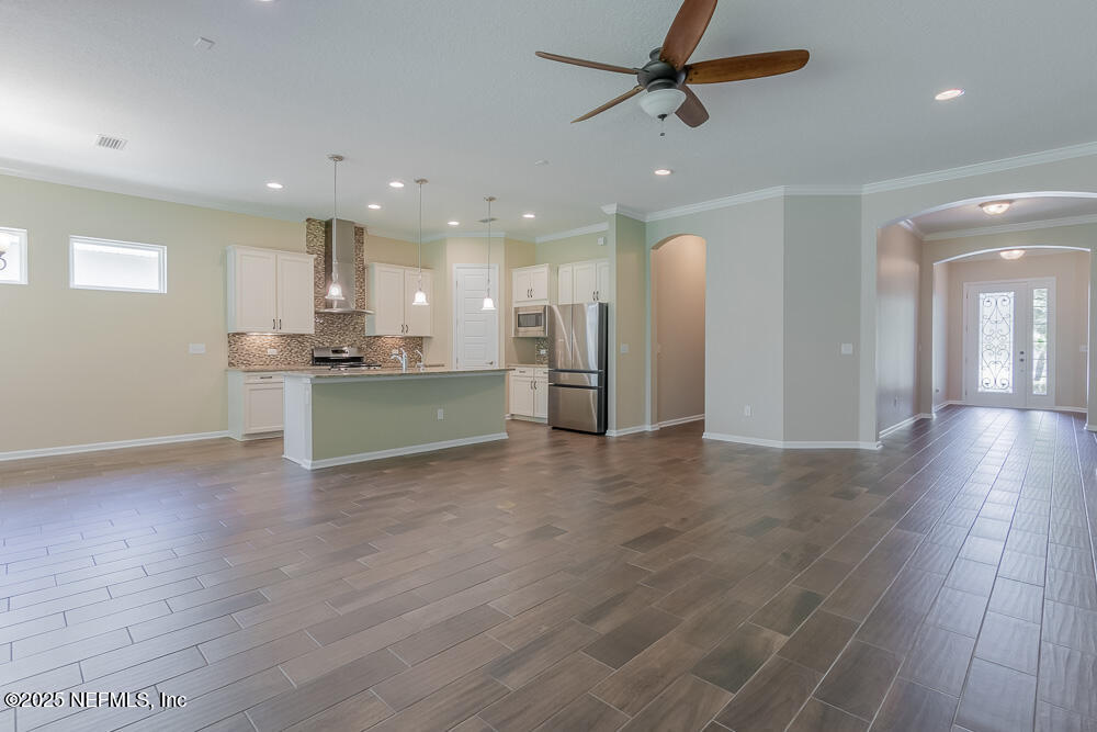 3560 CROSSVIEW Drive