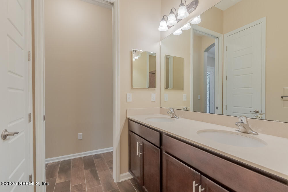 3560 CROSSVIEW Drive