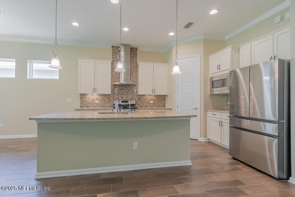 3560 CROSSVIEW Drive