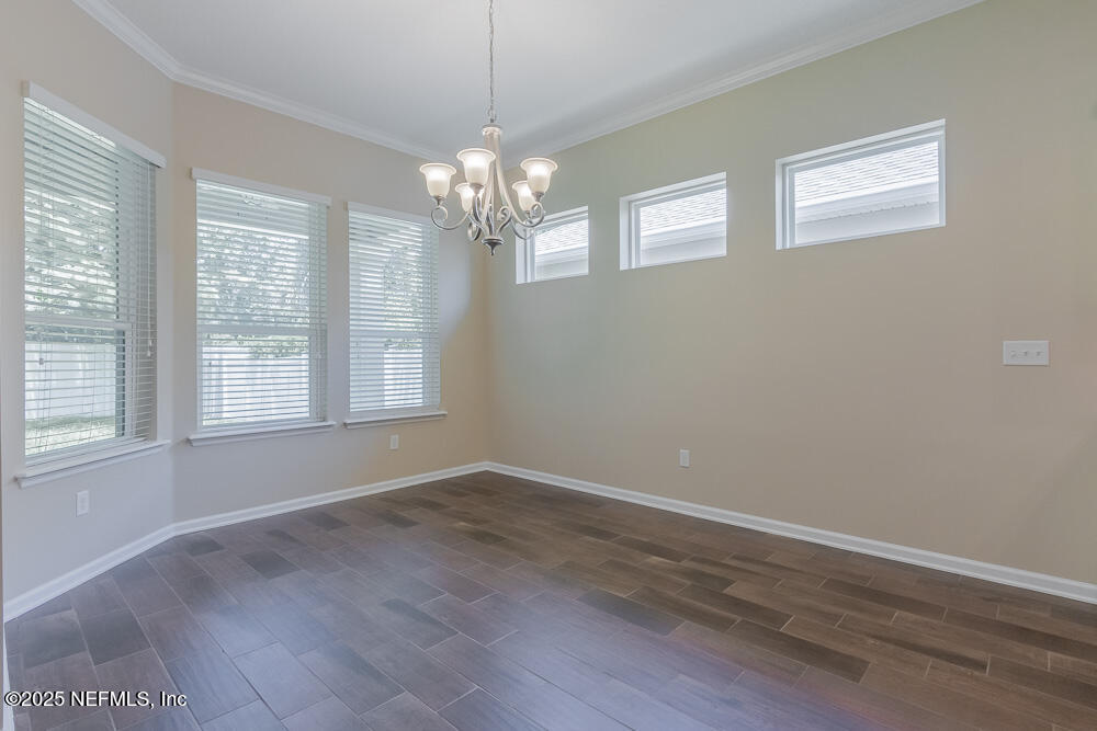 3560 CROSSVIEW Drive