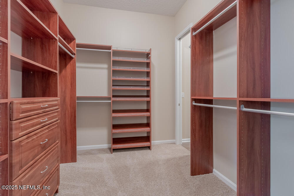 3560 CROSSVIEW Drive