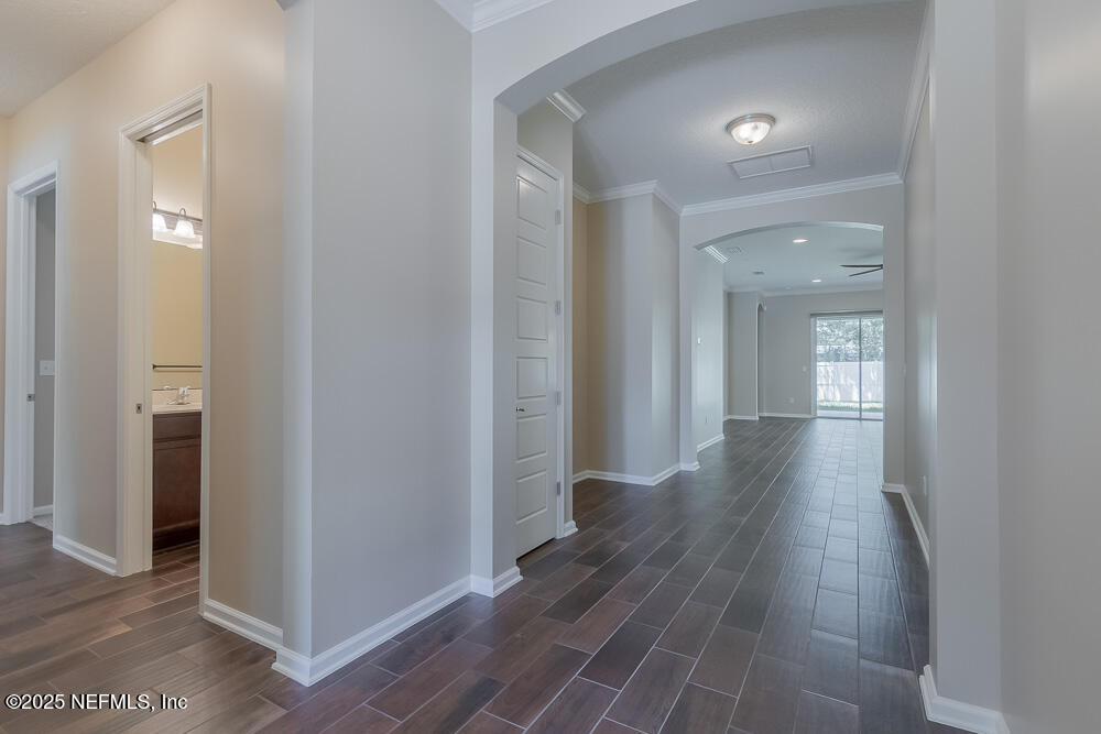 3560 CROSSVIEW Drive