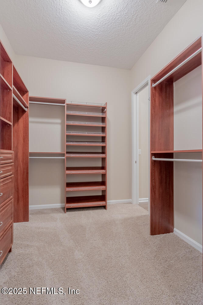 3560 CROSSVIEW Drive