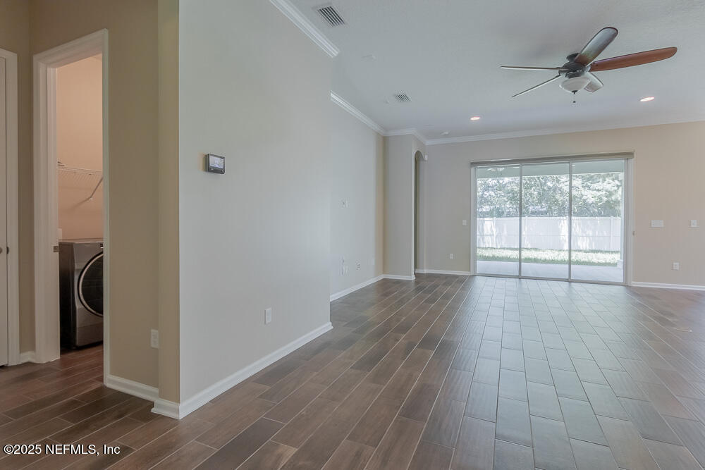 3560 CROSSVIEW Drive