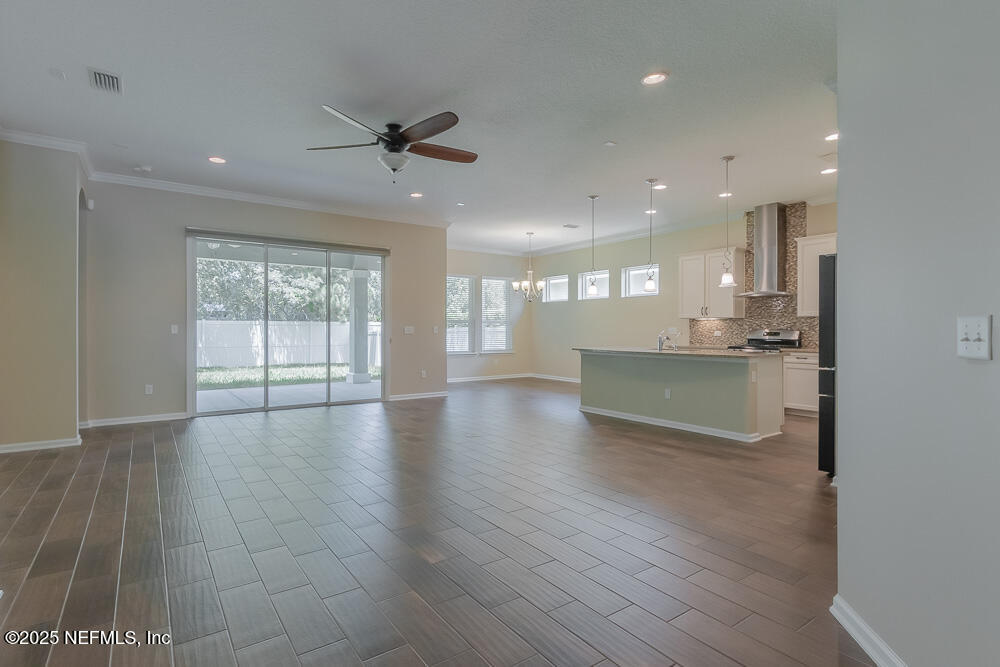 3560 CROSSVIEW Drive