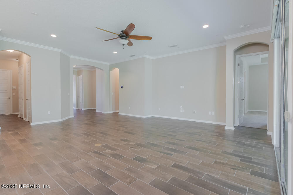 3560 CROSSVIEW Drive