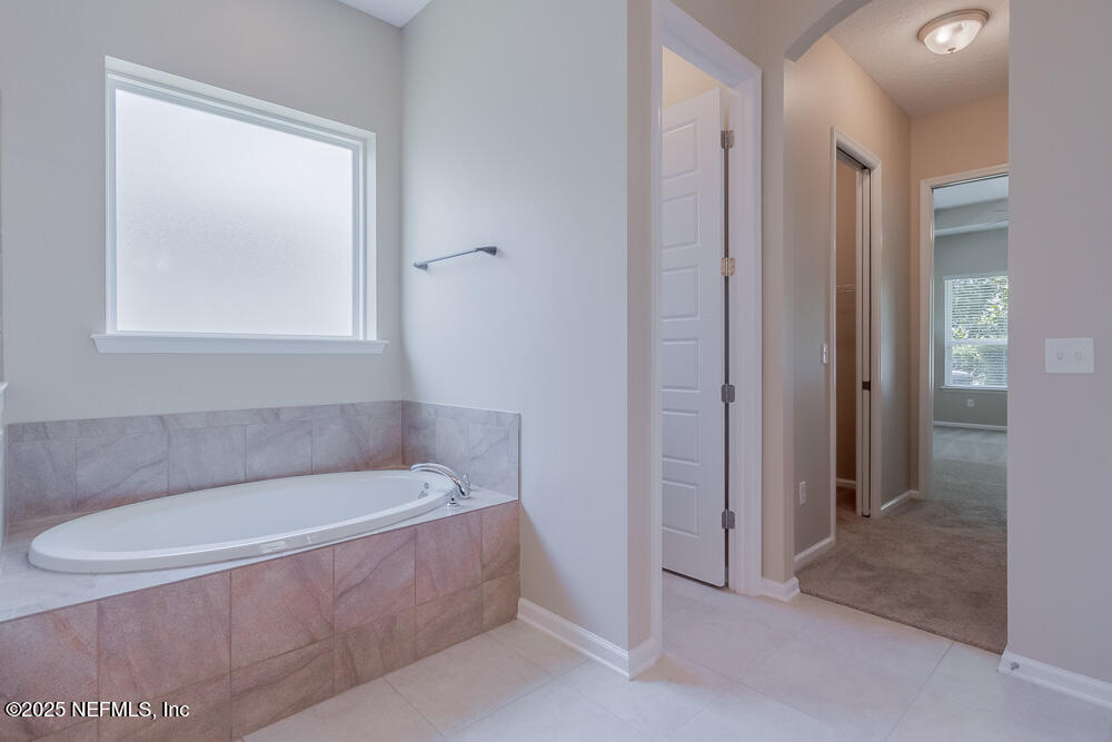 3560 CROSSVIEW Drive