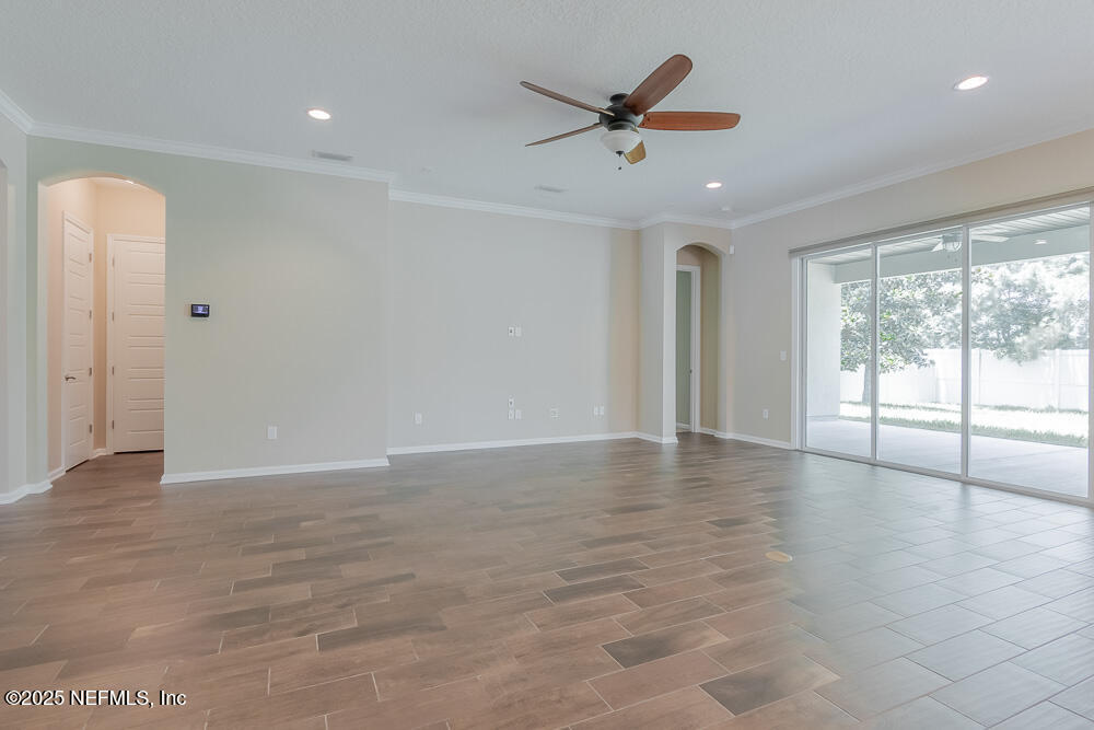 3560 CROSSVIEW Drive