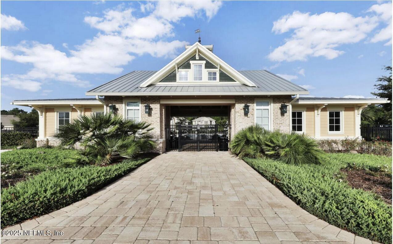 3560 CROSSVIEW Drive