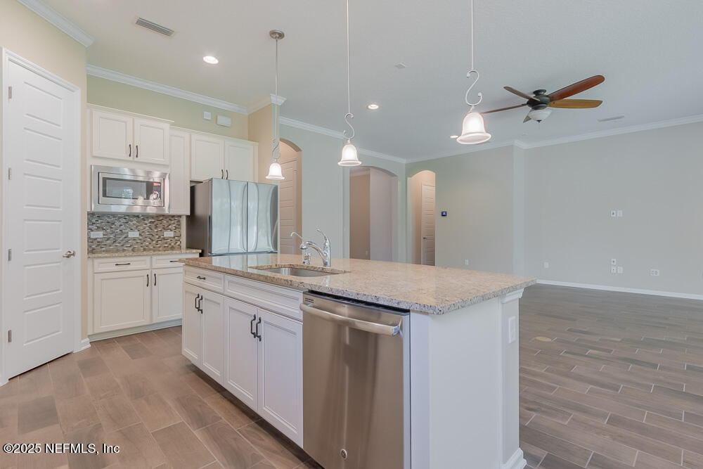 3560 CROSSVIEW Drive