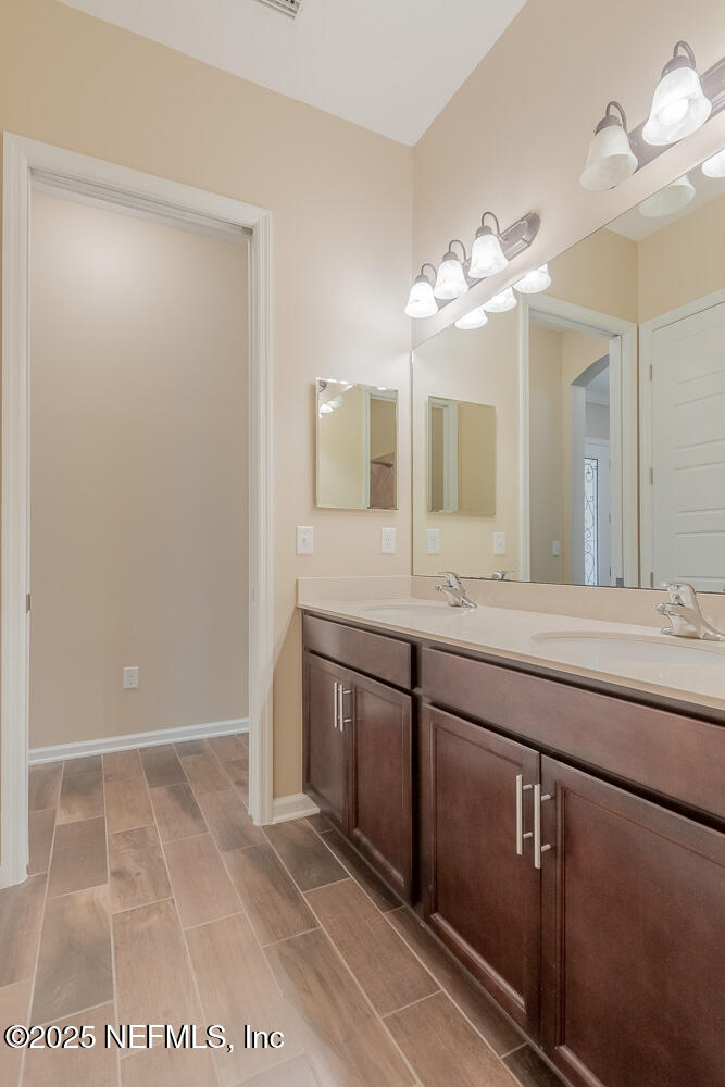 3560 CROSSVIEW Drive