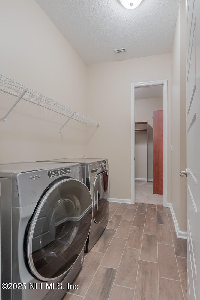 3560 CROSSVIEW Drive