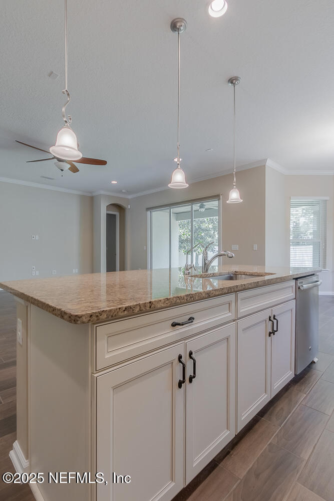 3560 CROSSVIEW Drive