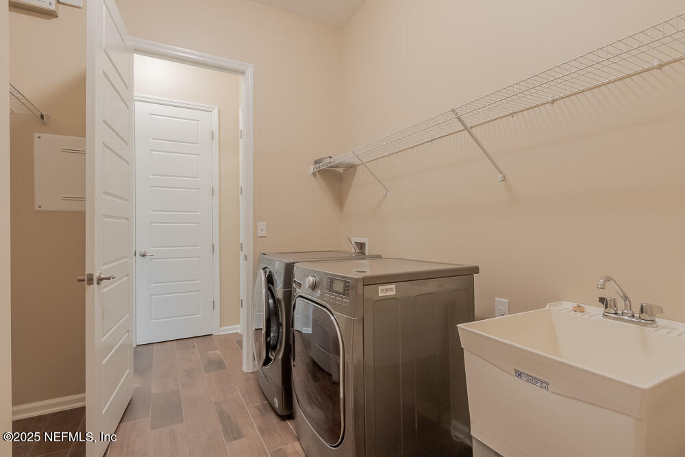 3560 CROSSVIEW Drive