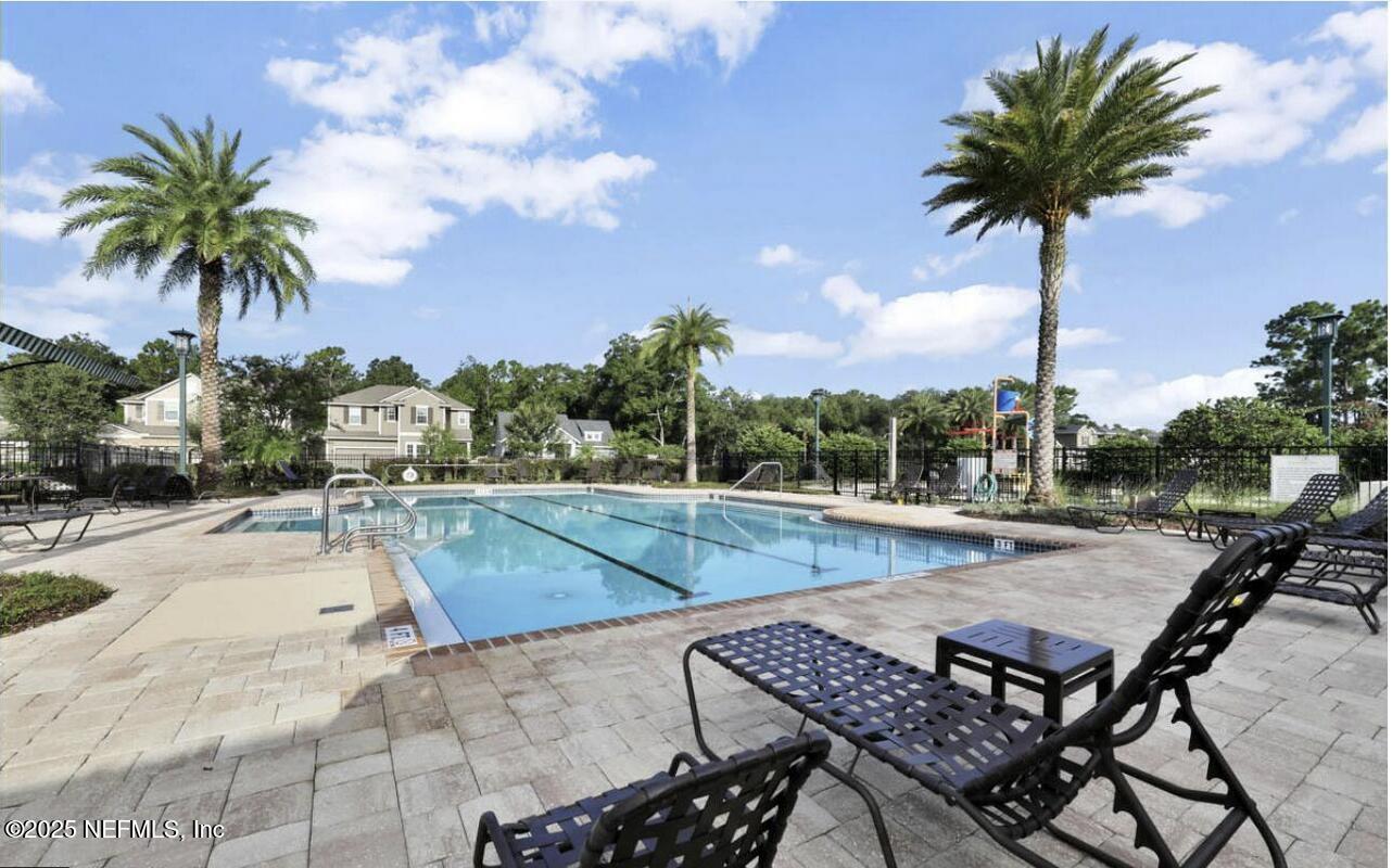 3560 CROSSVIEW Drive