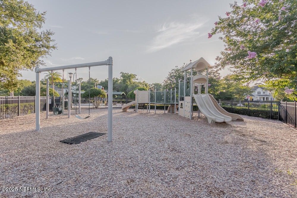 3560 CROSSVIEW Drive